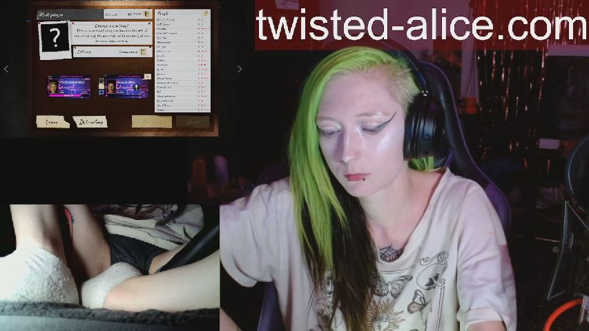 TwistedAliceW live