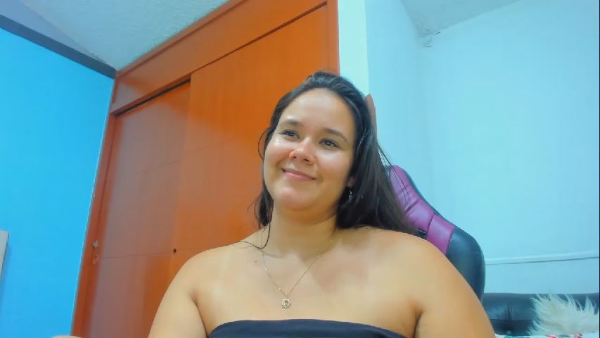 emily_lovexx's MyFreeCams show and profile