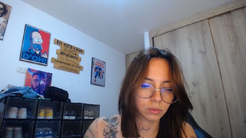 Live Stream of scarletdoll_