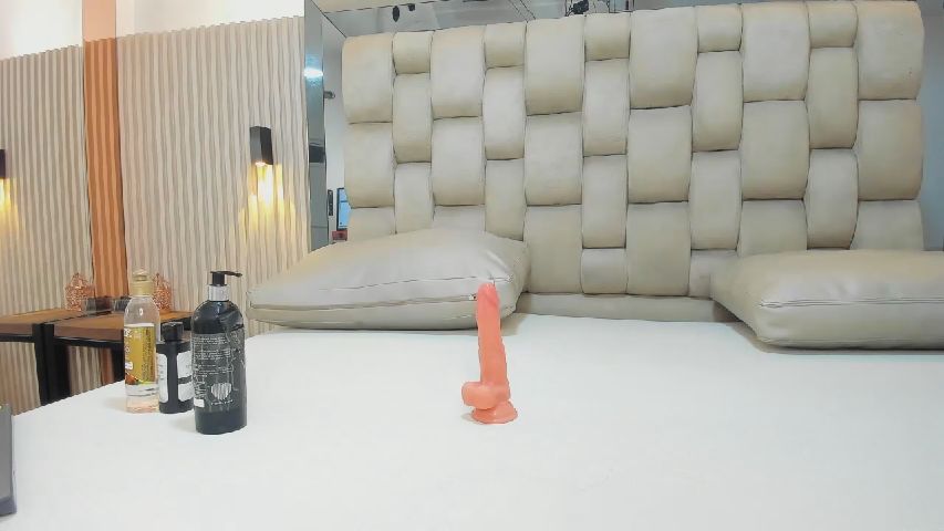 Madelein_Foster live