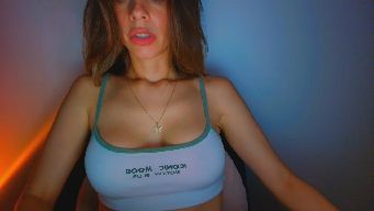 fresagirl - 200 tokens for tits - 155 tokens for my snapchat - 355 token for 5 vids - control lovense ON