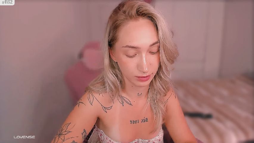Roselyn_ live