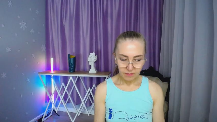 Greybunny's MyFreeCams show and profile
