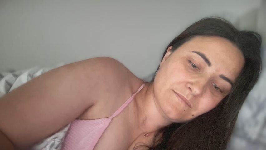 Emafox's MyFreeCams show and profile