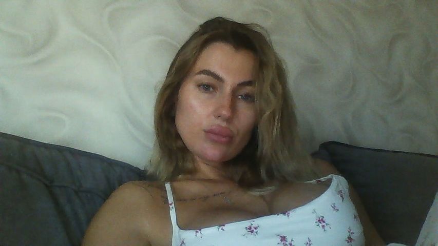 SofiaSimons live