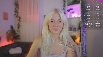 EmilySwan - Tittie Thursdaaay!!! Come play with me and have some fun