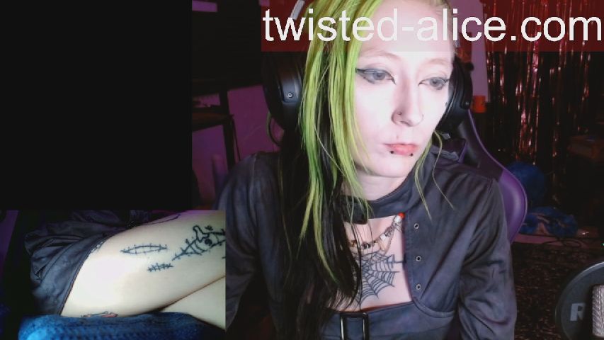 TwistedAliceW live